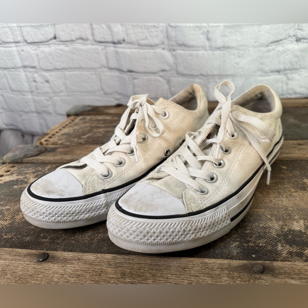 Ladies White Converse Size 8